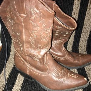 American eagle boots Size 9